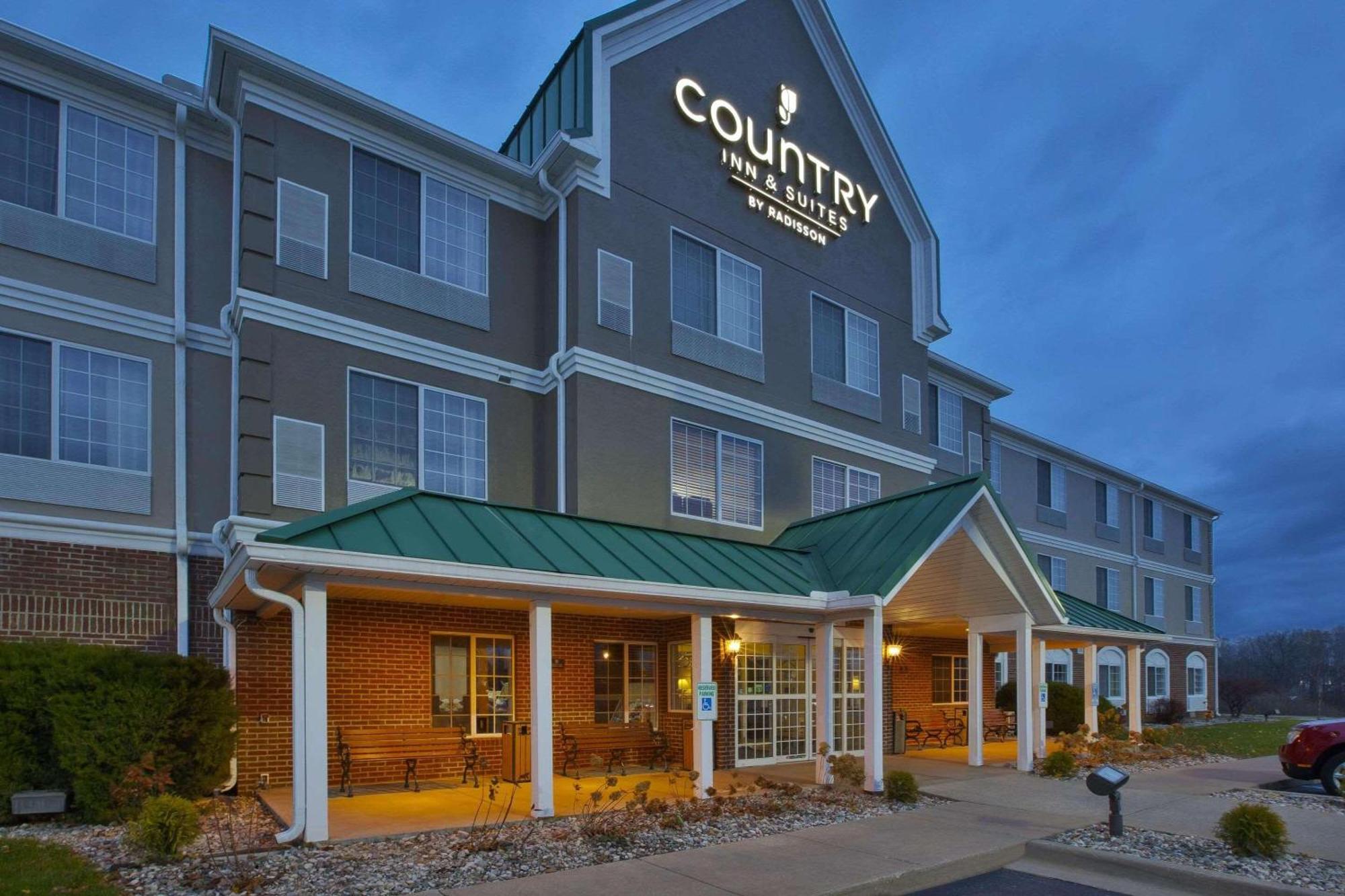 Country Inn & Suites By Radisson, Big Rapids, Mi Exterior photo